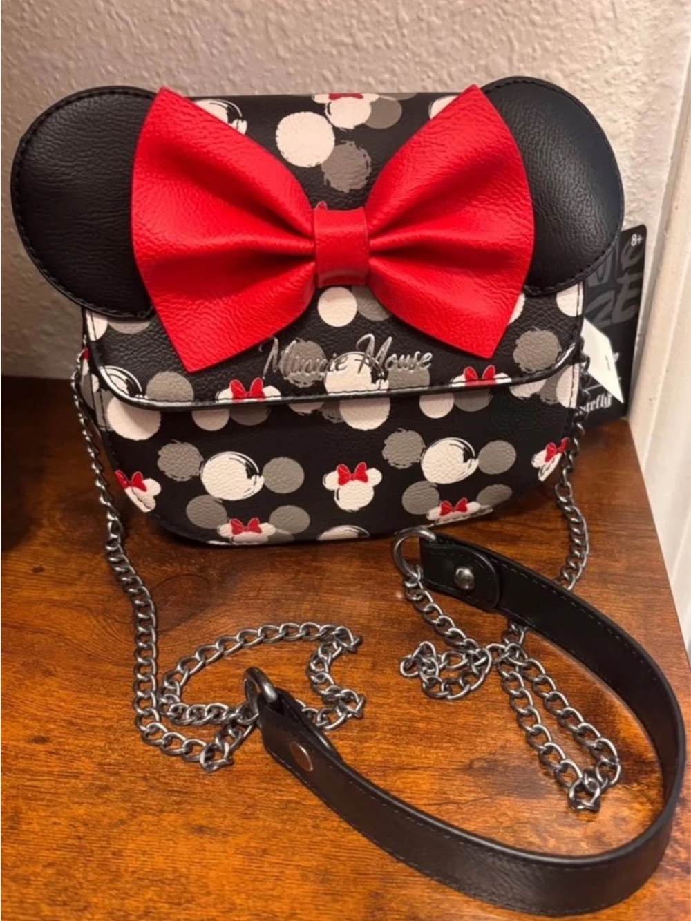 Disney x Loungefly Minnie Mouse Black & Red Crossbody Bag w/Chain Strap - Picture 2 of 4